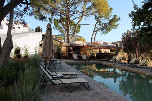 Avra Nafpliou - main image