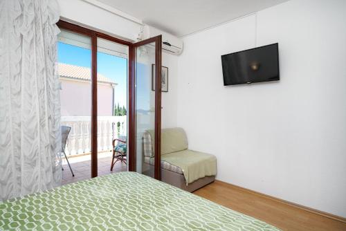 Studio Apartment with Sea View image 10