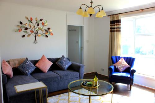 Dwellers Delight Luxury Stay Serviced Accommodation, Chigwell, 3 bedroom House, Upto 7 Guests, Free Wifi & Parking - image 3