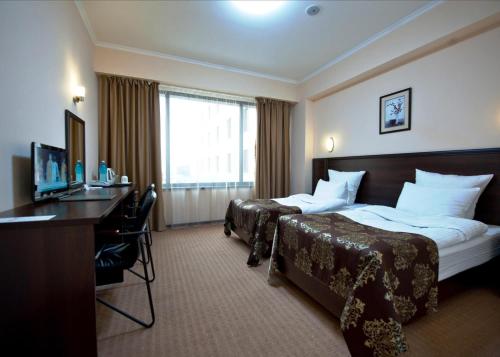 Mini Double Room with Two Single Beds - Smoking