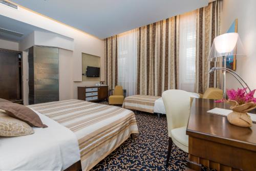 Hotel Lapad - image 11