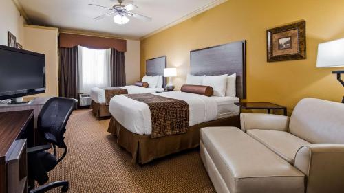 Best Western Plus Crown Colony Inn & Suites