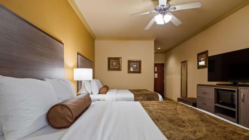 Best Western Plus Crown Colony Inn & Suites