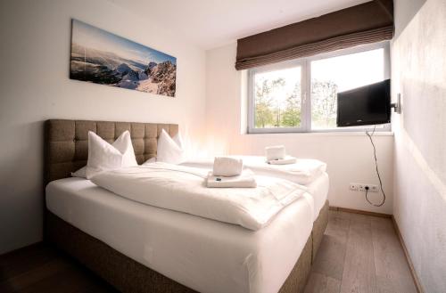 3 bedrooms, 4 beds