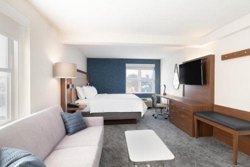 Holiday Inn Express Hotel & Suites Boston-Cambridge