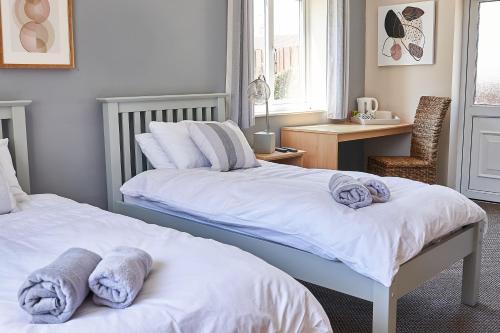 2 twin beds