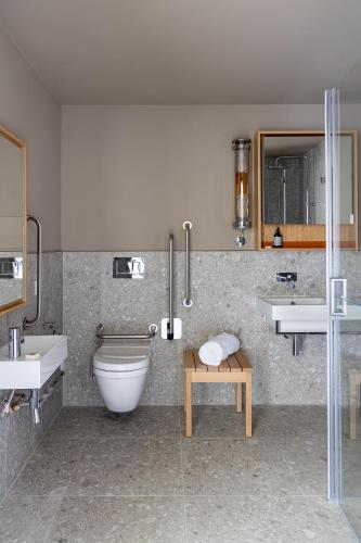 room detail thumbnail 2