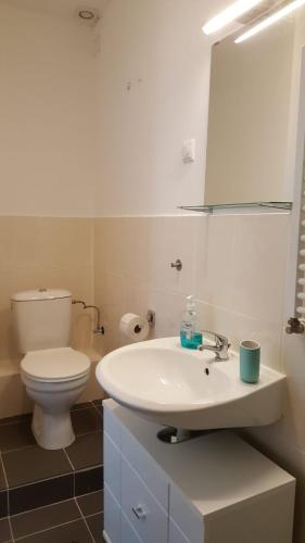 2 bedrooms, 3 beds