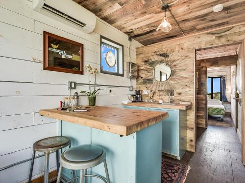 FlopHouze Shipping Container Hotel - 주방