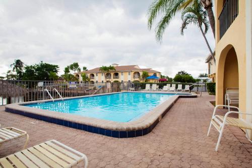 OYO Waterfront Hotel- Cape Coral Fort Myers, FL