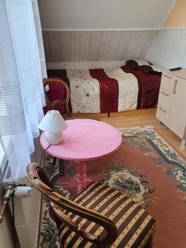 3 bedrooms, 4 beds