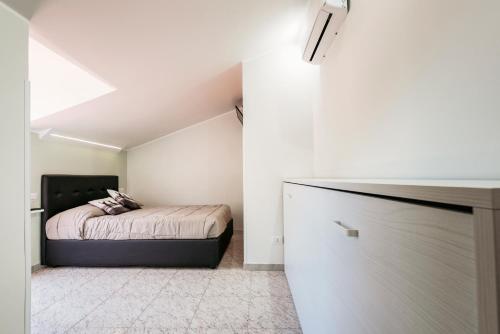 1 queen bed, 1 twin bed
