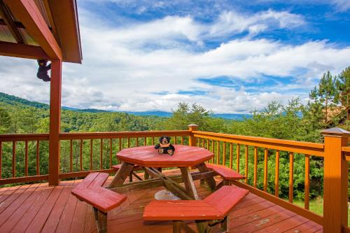 Kori's Mountain View, FREE tickets each paid day, Theater Room, Hot Tub, Game Room, WIFI!!! thumb 3