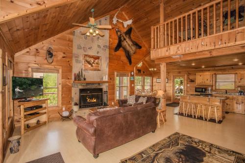 Kori's Mountain View, FREE tickets each paid day, Theater Room, Hot Tub, Game Room, WIFI!!! detail