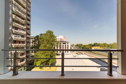 Alma Apartment - Stylish 1BD Flat with Balcony