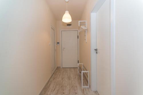 Alma Apartment - Stylish 1BD Flat with Balcony