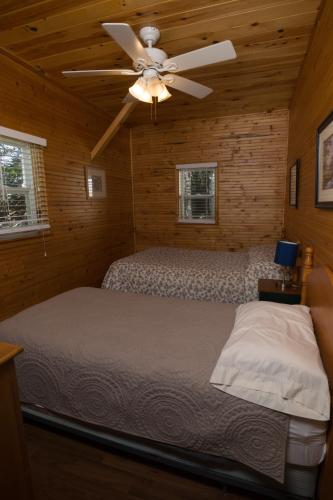 2 bedrooms, 3 beds