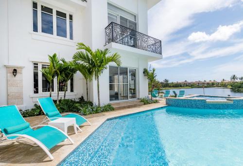 Amazing Private Villa with Chef and Maids photo 1