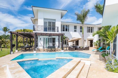 Amazing Private Villa with Chef and Maids photo 4