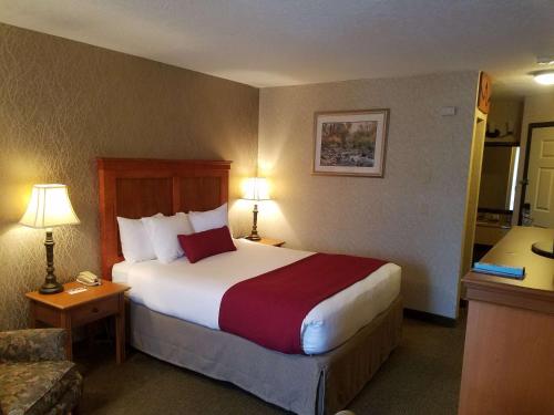 Best Western Plus Rivershore Hotel