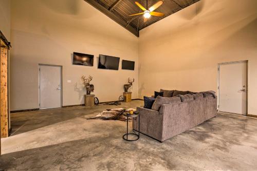 Secluded Home w/ Gas Grill, 3 Mi to Boating! in Yantis (TX)