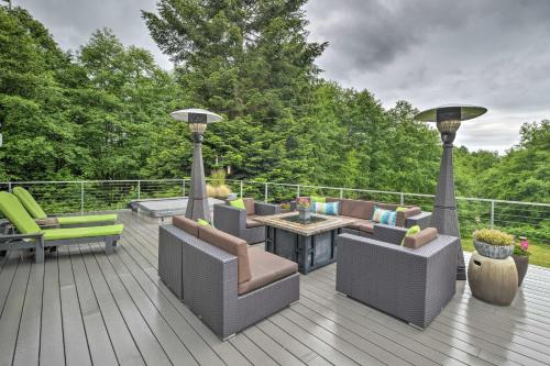 Whidbey Island Oasis with Hot Tub and Cabana!