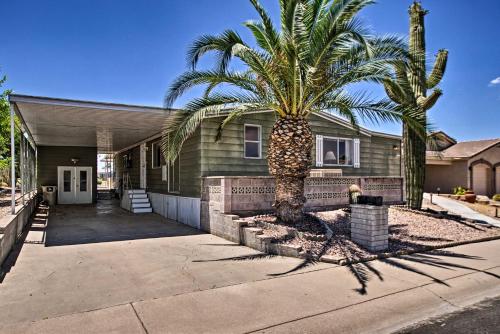 House with Golf Course View and Pool Access!, Mesa (zdjęcie 2)