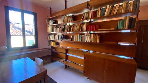 CA' ROMANTICA -Spacious apartment near Accademia - Tap to explore photos