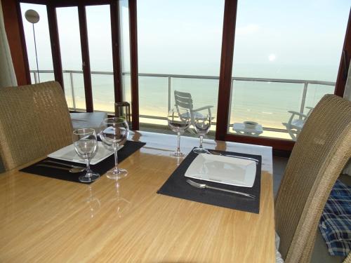 LUXURY APP, frontal sea View + south terrace + garage, Middelkerke (fotografie 6)