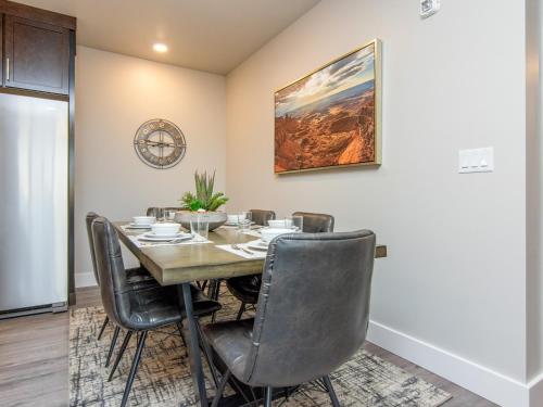 Moab Condo C4 Sage Creek Resort * Pool * Hot Tubs * Waterfalls * Clubhouse - image 8