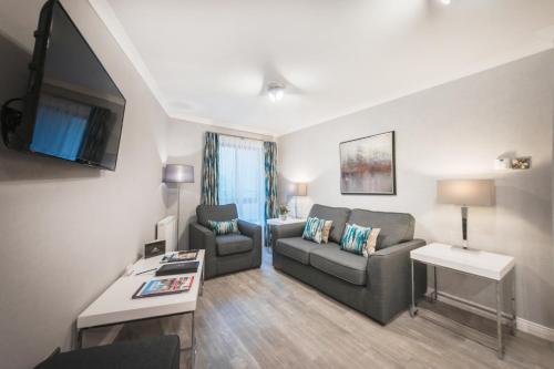 The Knight Residence by Mansley - image 7