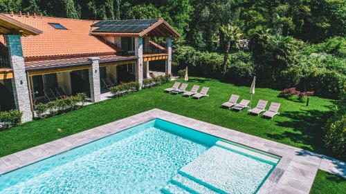 House & Pool