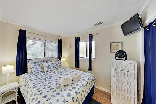 Luxe Full-Service Beach Resort with Tennis & Pool condo - image 4