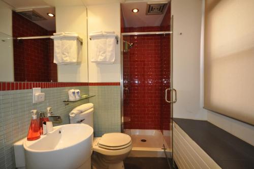 Standard Queen Room room in Swiss Hotel