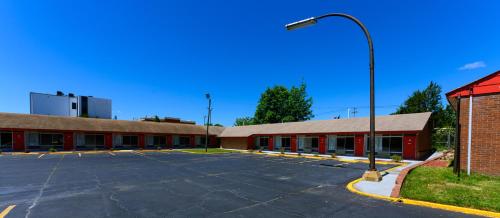 OAKS MOTEL GREENSBORO NC in แอชโบโร (NC)