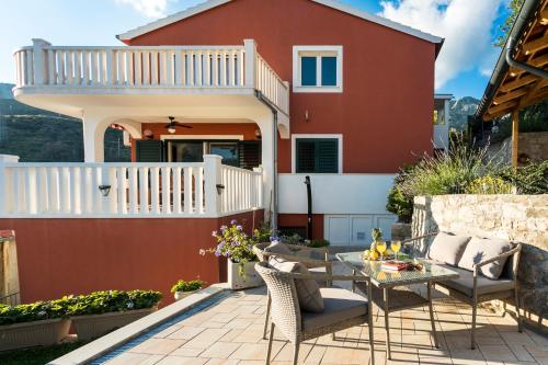 Family holiday house with jacuzzi