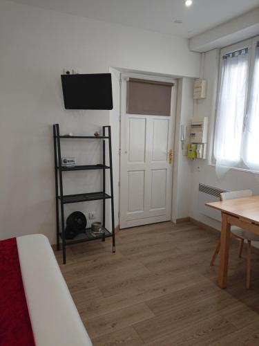 Petit studio à BORDEAUX CHARTRONS / JARDIN PUBLIC (6), Бордо (фото 9)