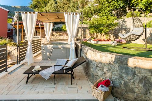 Family holiday house with jacuzzi