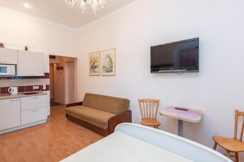 Studio with Sofa Bed image 9