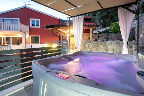 Family holiday house with jacuzzi