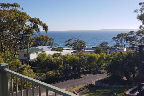 Newly Renovated Hyams Beach Cottage