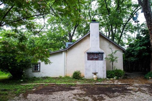 Austin Street Retreat Annie's Cabin