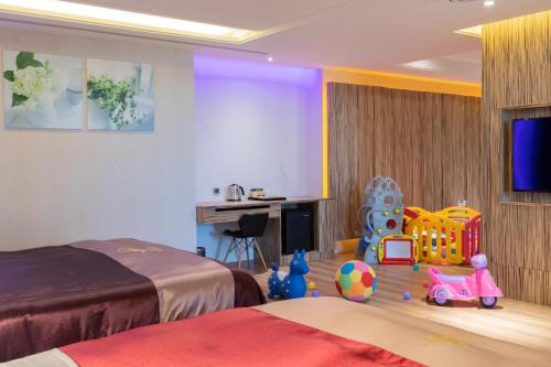 Premium Quadruple Room image 8