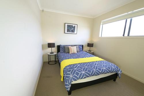 6 Bedrooms Contemporary Big House at Pakenhem