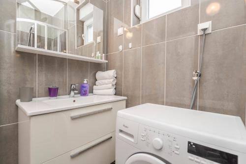 Enna house with private jacuzzi - image 3