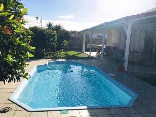 Villa de 3 chambres avec piscine privee jardin clos et wifi a Saint Francois - Location, gîte - Saint-François