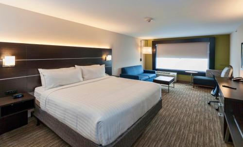 Holiday Inn Express & Suites Dodge City