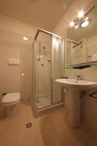 Bathroom, Hotel Residence Ducale in Porto Mantovano