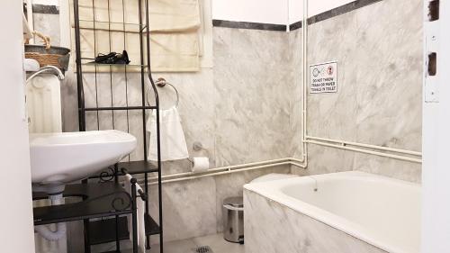 Olive Apartment- Athens Center 4 BD 1.5 BATH - main image