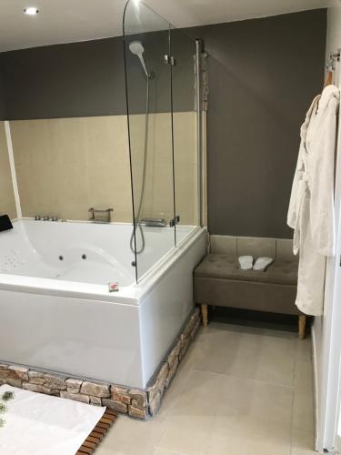 Love Room Villa Charlene in 주앙-레-팽 시티 센터